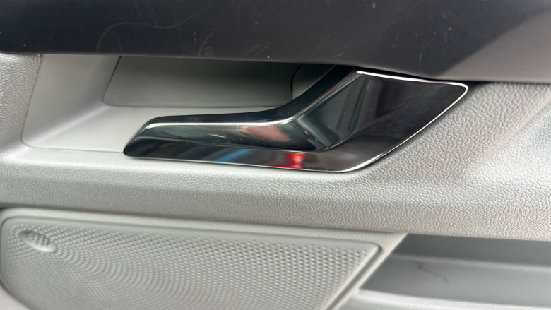 Ford Tourneo Custom 320 L1 Diesel Fwd 2.0 EcoBlue 150ps H1 Titanium 8 seater